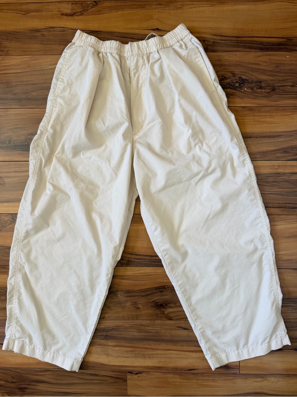 Uniqlo Women’s Parachute Cropped Cream Pants